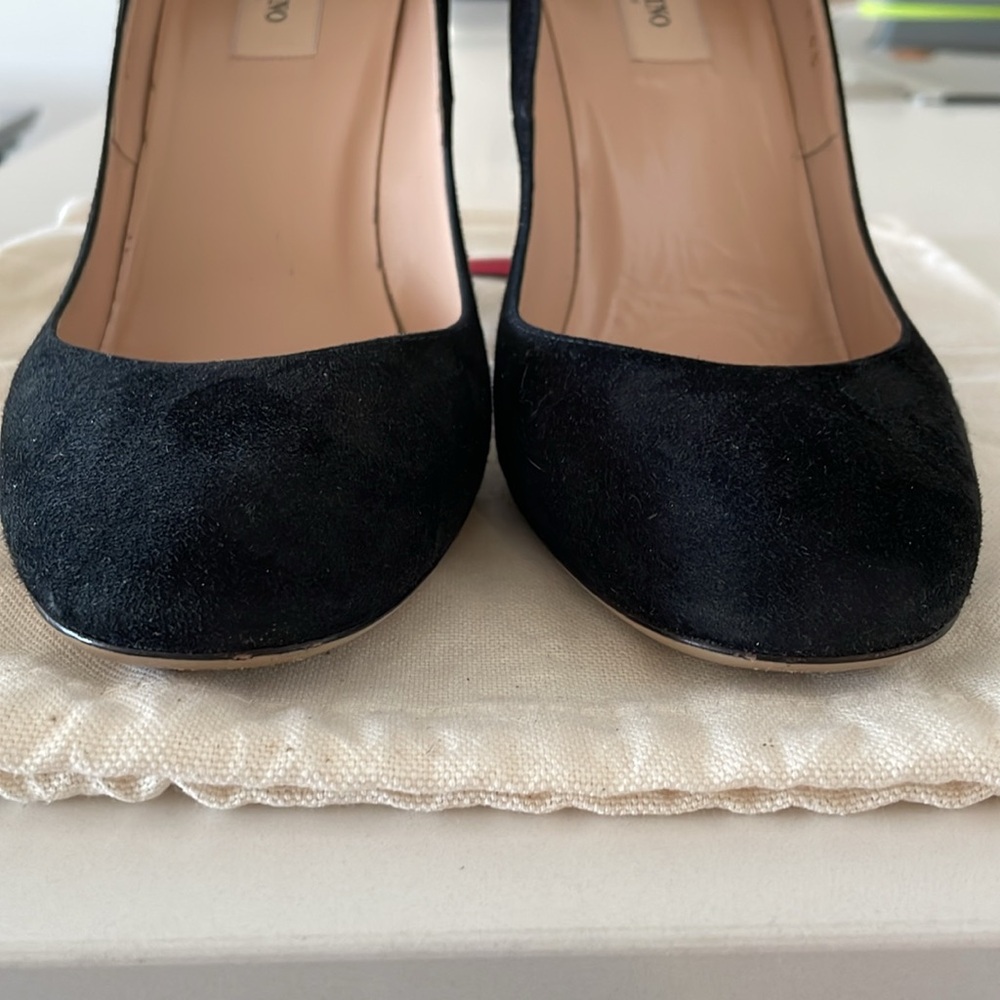 Valentino Garavani Black Suede Block Heel Pumps - Picture 8 of 15